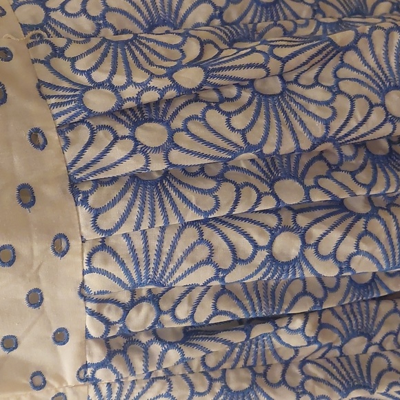 ANTONIO MELANI EMBROIDERED FLORAL SPRING DRESS Sz 14 punched fabric! Pleats! OmG - Picture 5 of 7